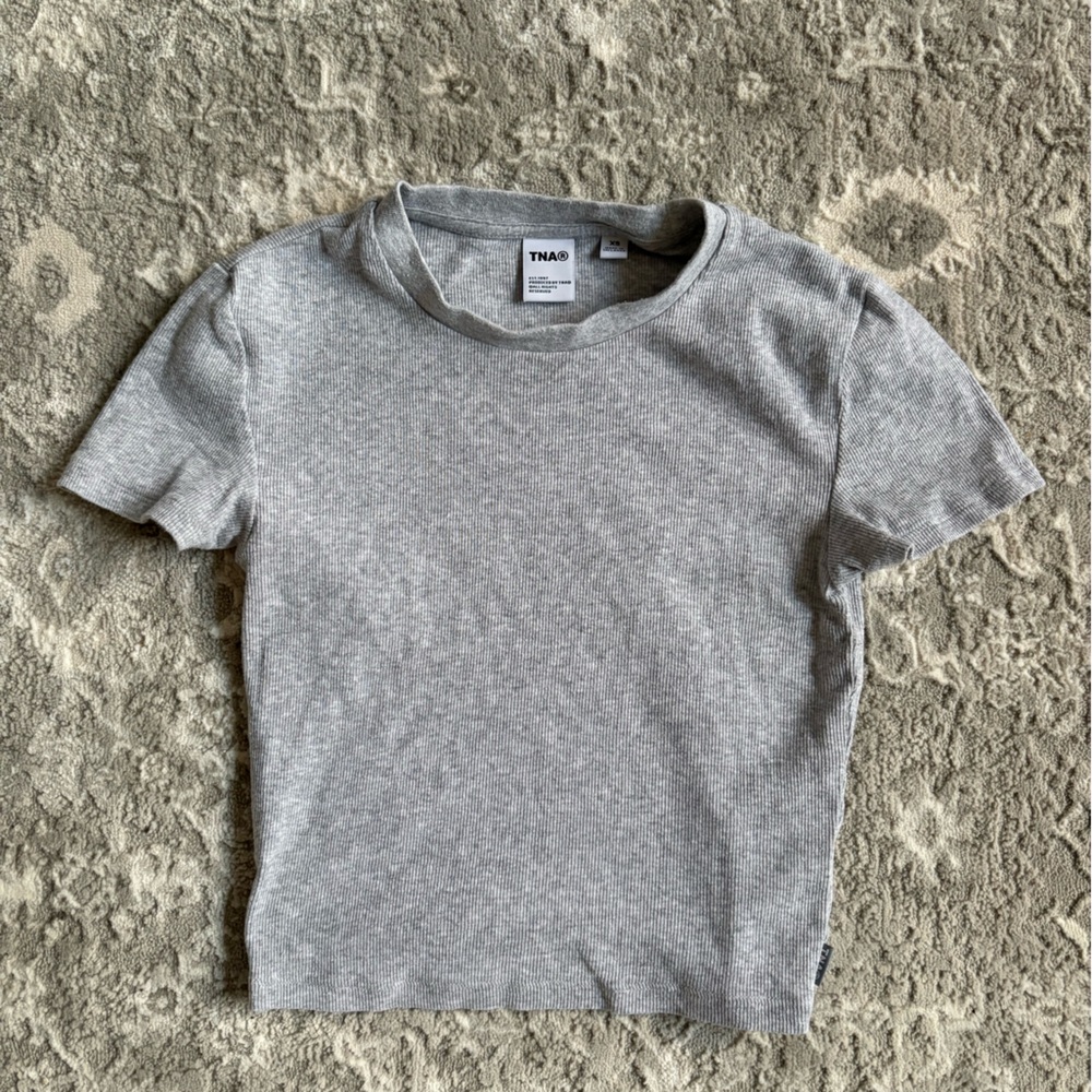 TNA Aritzia Heather Gray Short Sleeve Top Ribbed Cropped Baby Tee